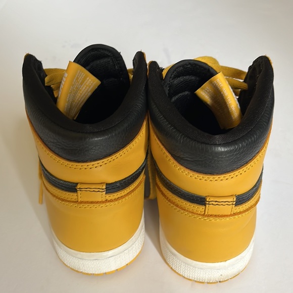 NIKE Jordan 1 Retro High Pollen Sneakers - Picture 3 of 6